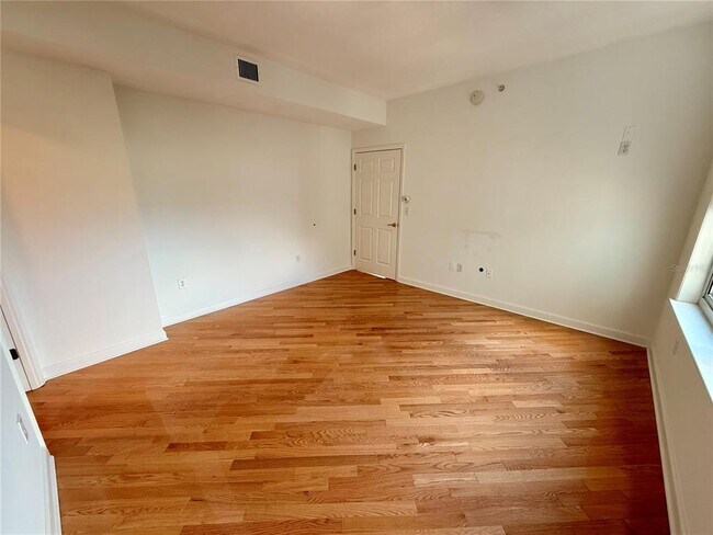 Building Photo - 750 N Tamiami Trl