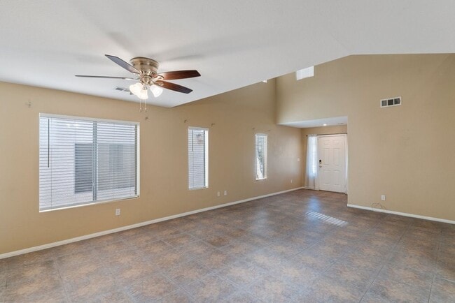 Building Photo - Beautiful 4 Bed 2.5 Bath Vaulted Ceilings,...