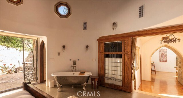 Building Photo - 8978 Wonderland Ave