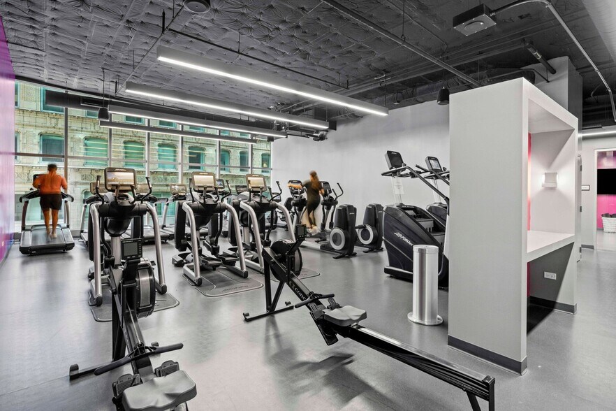 Building Photo - 237 N Garland Ct