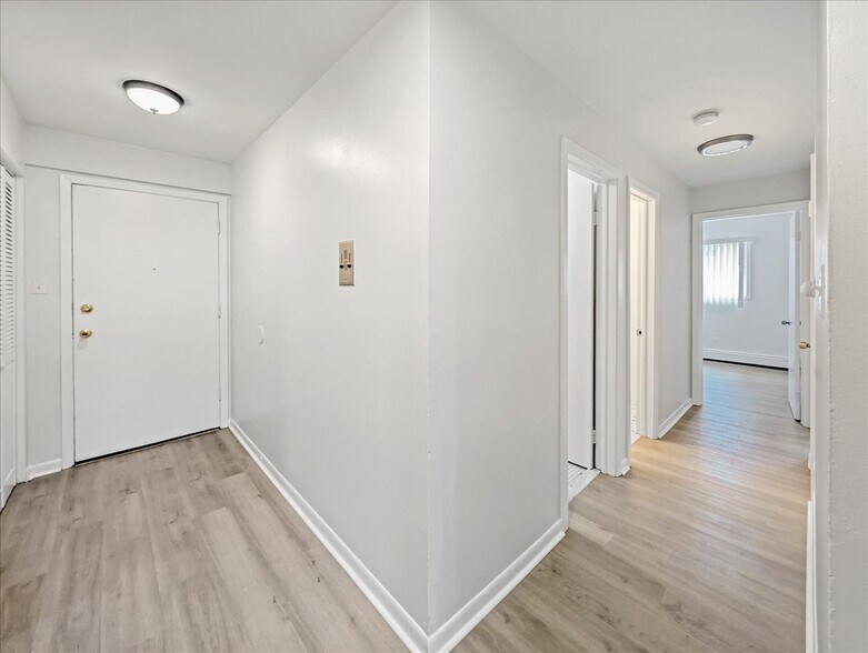 Building Photo - 700 McKinley Ave