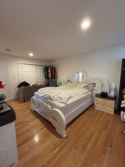 Building Photo - 22 Broadlawn Park