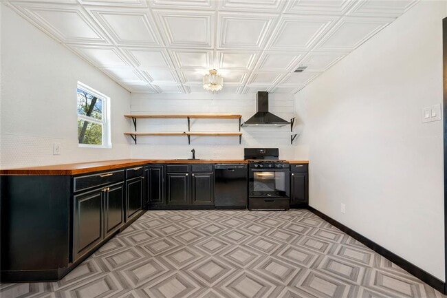 Building Photo - 6915 Providence Ave