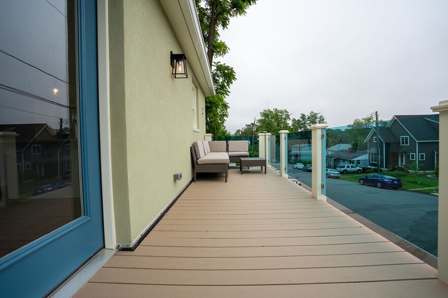 Balcony with glass railing - 610 Montrose Avenue Apt B