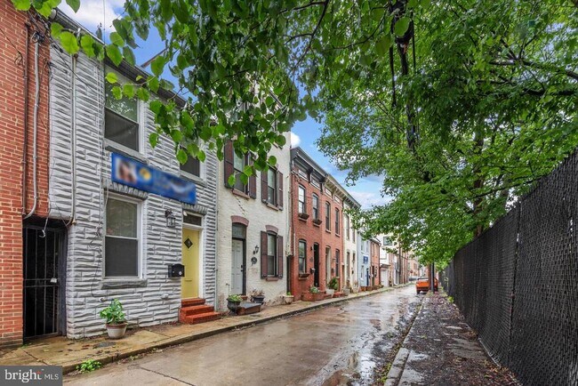 Building Photo - 607 S Durham St