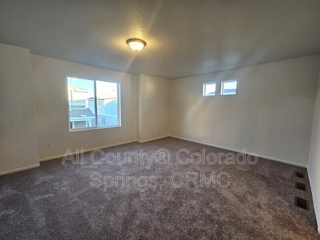 Building Photo - 9256 Lytle Grv