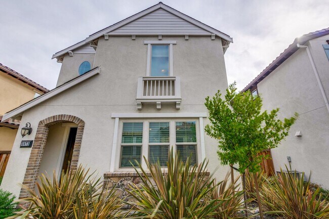 Building Photo - Gorgeous Santa Clara Home with Pool, EV Ho...