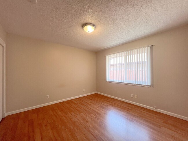Building Photo - Inviting Duplex Just 5 Minutes from Sac State