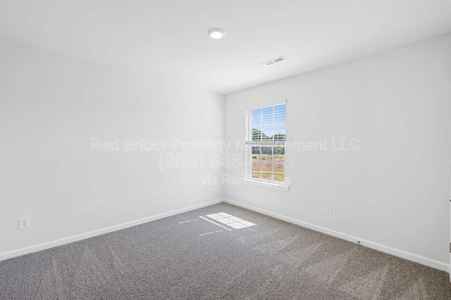 Building Photo - 1837 Vanderlyn St