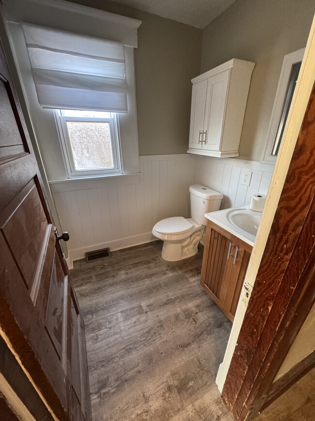 Remodeled Bath - 925 Walnut St.