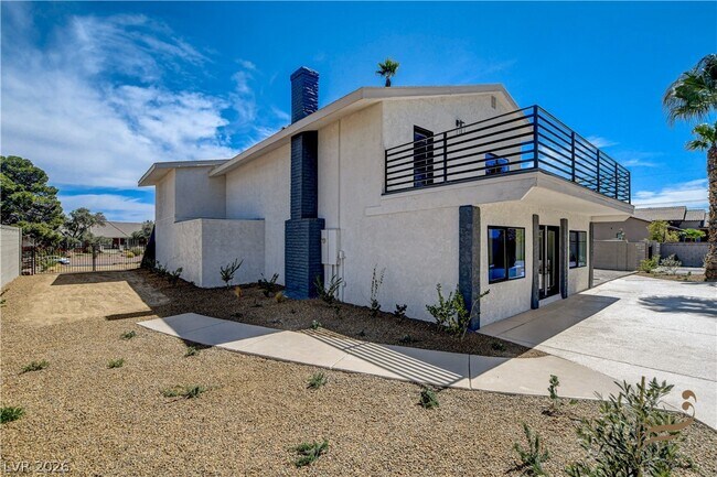 Building Photo - 2685 S Tenaya Way