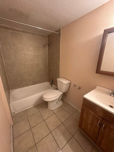 Downstairs bath - 814 Julian St