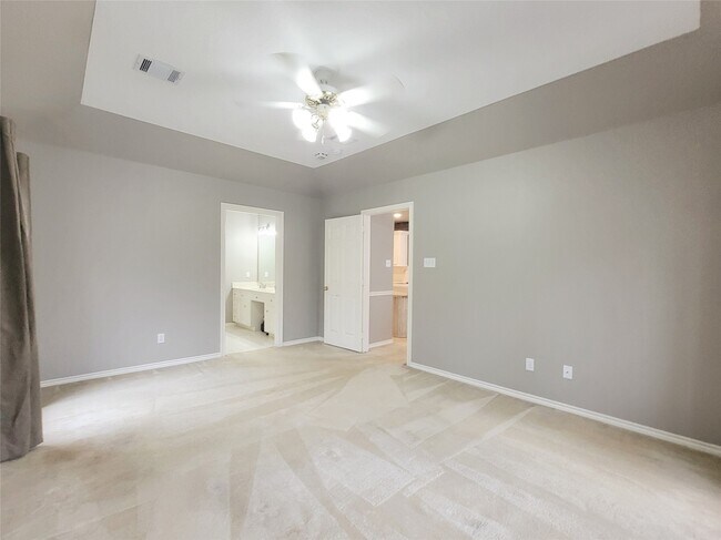 Building Photo - 309 Rolling Hills Dr W
