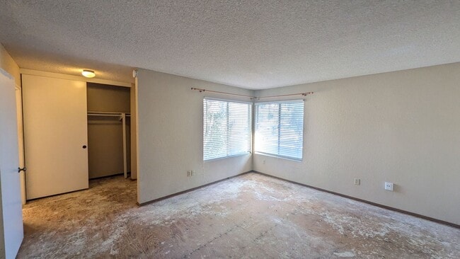 Building Photo - Townhome in Scripps Ranch - Available in July