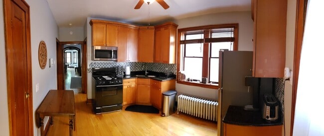 Building Photo - Historic 3 Bedroom in Portage Park