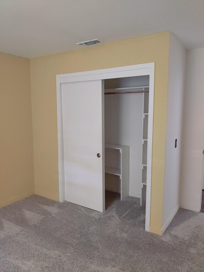 Building Photo - 18589 Lake Forest Dr