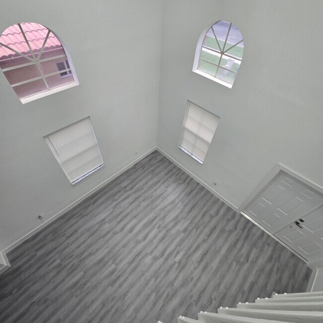 Building Photo - 4276 NE 26th Ct