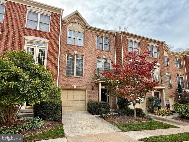 Building Photo - 11405 Summer House Ct