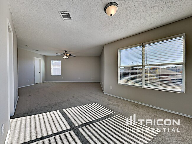 Building Photo - 208 Vivian Dr
