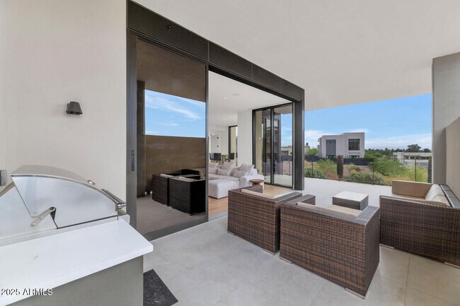 Building Photo - 5000 N Camelback Rdg Dr