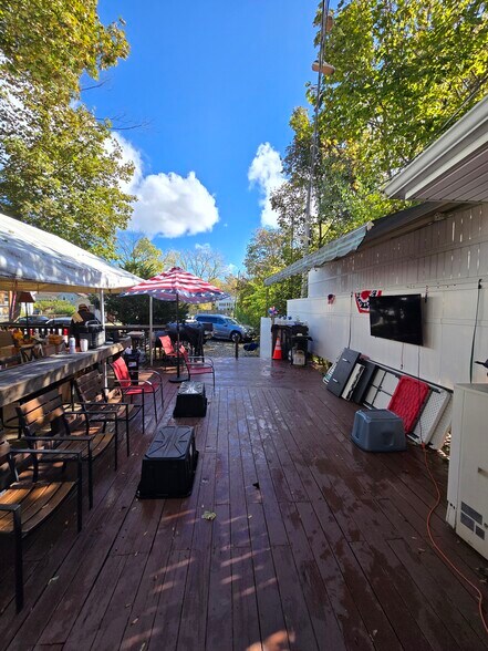 Building Photo - 41 Main St