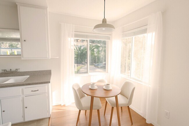 Building Photo - Charming 1Bed 1Bath in the Heart of Silver...