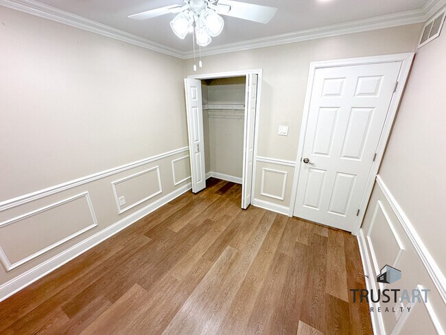 Building Photo - 3 Bedroom house with garage in North East,...