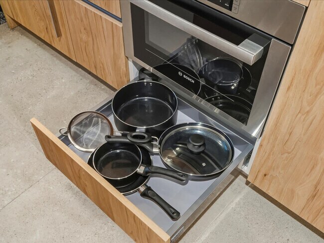 Building Photo - 11 NE 6th St