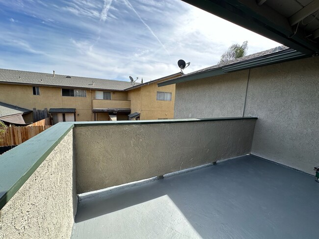 Building Photo - RV T 1708