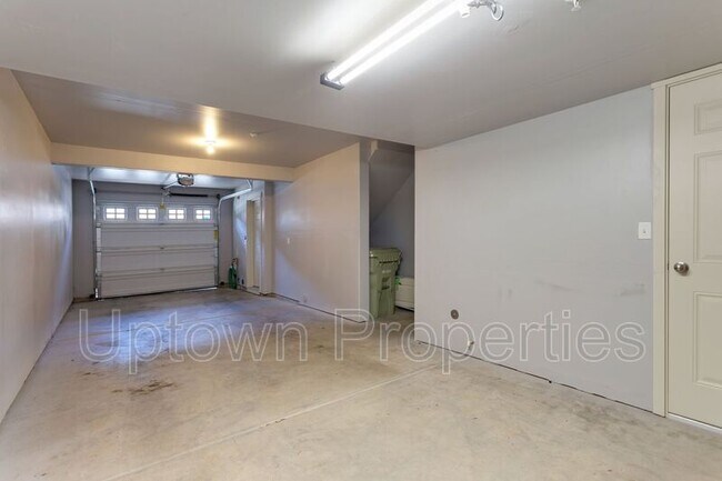 Building Photo - 300 NW 116th Ave