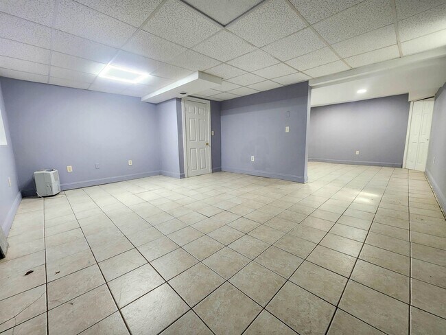 Building Photo - 67 Burgundy Dr