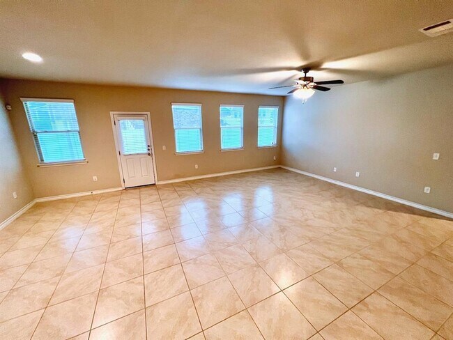 Building Photo - 5717 Lehman Way