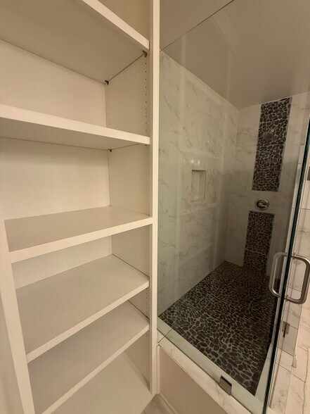 Building Photo - 3111 W 69th St