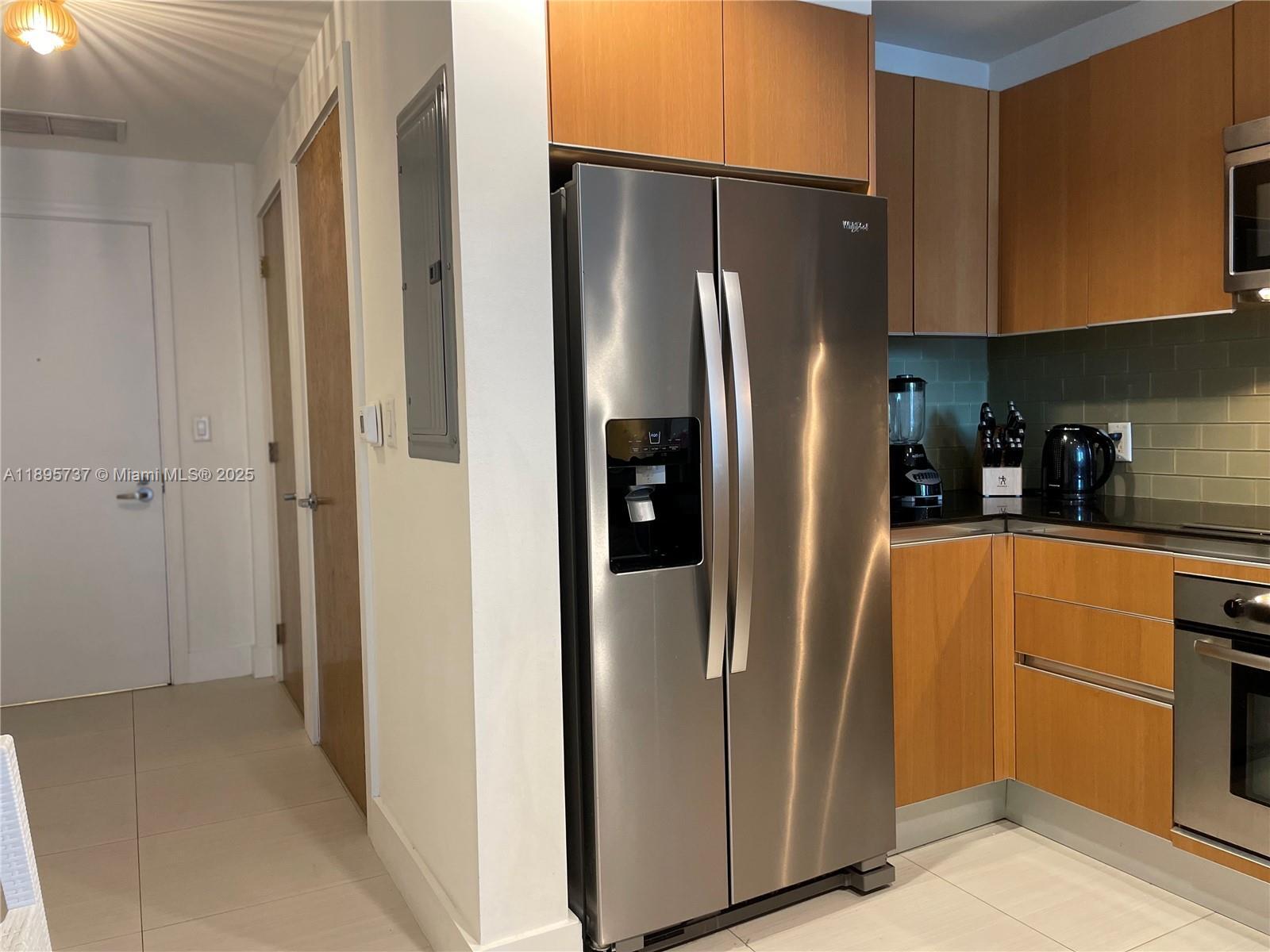 Building Photo - 1060 Brickell Ave