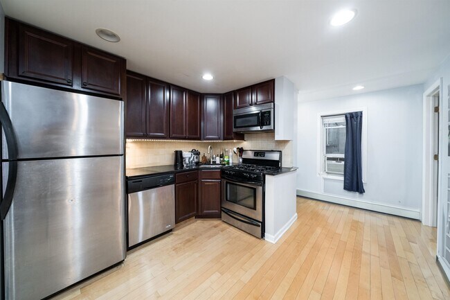 Building Photo - 162 Steuben St