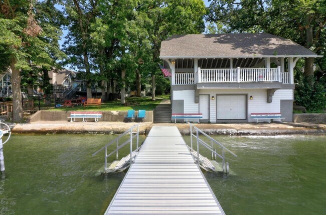 Building Photo - 543 Oakwood Trl