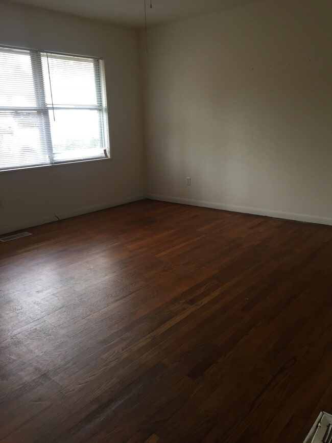 Building Photo - 3 Bedroom/1.5 Bath Home on Westside!