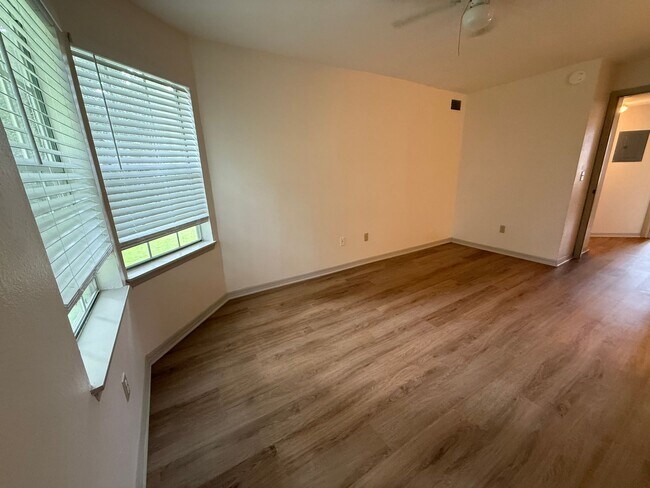 Building Photo - Mesa 6 LLC - Bermuda Dunes Units