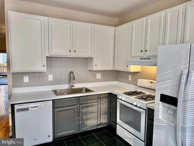 Building Photo - 15714 Lansdale Pl