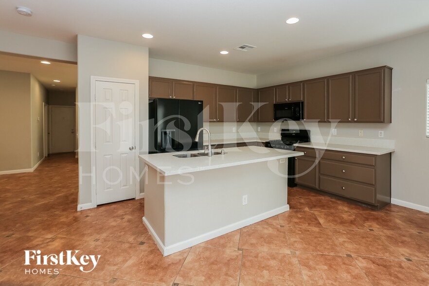 Building Photo - 6425 Casamar St