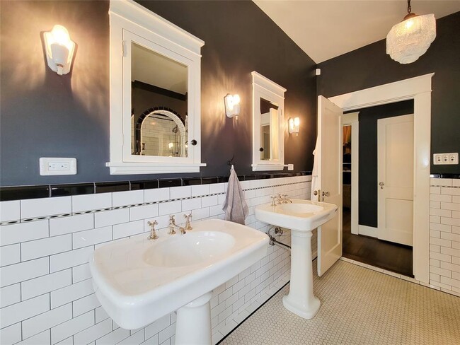 Building Photo - 3702 Audubon Pl
