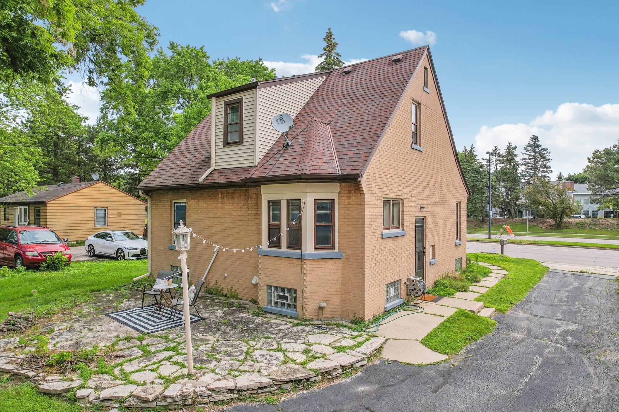 Building Photo - 6225 N Green Bay Ave