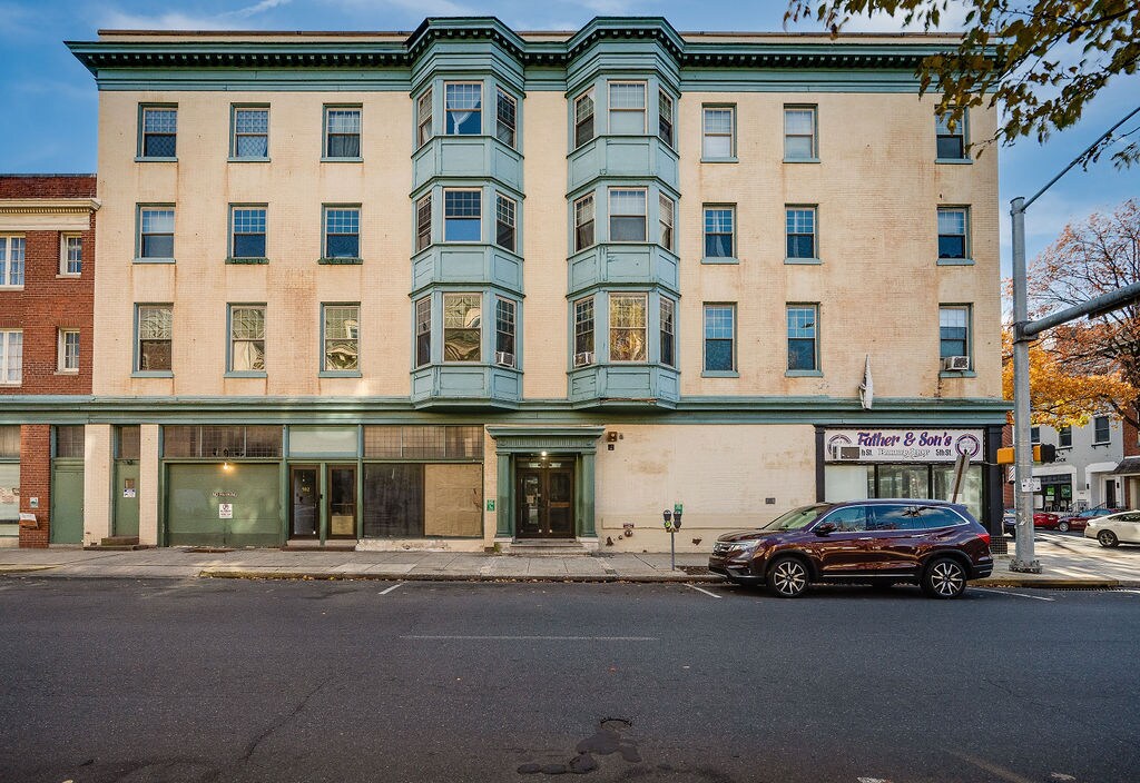 Building Photo - 500 Walnut St