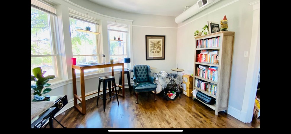 Building Photo - 2100 W Division St