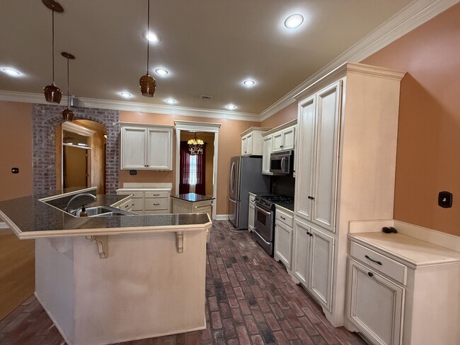 Building Photo - 103 Lakeshore Dr