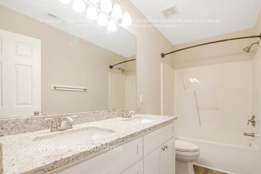 Building Photo - 2831 Bombay Dr