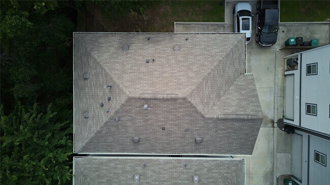 Building Photo - 911 W 35th St
