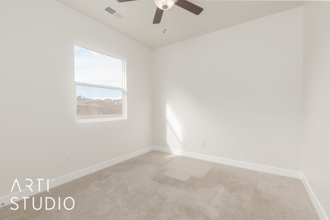 Building Photo - Newer Model Home in Desert Cliffs