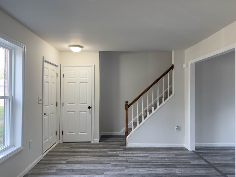 Building Photo - 23 Pheasant Ln
