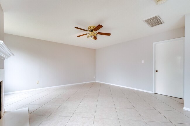 Building Photo - 12654 Pine Bush Dr